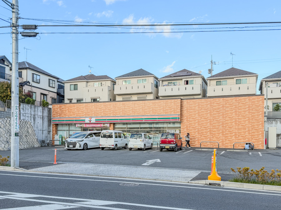 セブンイレブン 横浜中白根2丁目店　約400ｍ