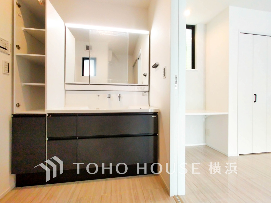 多彩な機能が備えられたパウダールーム。心地よいリフレッシュ空間です