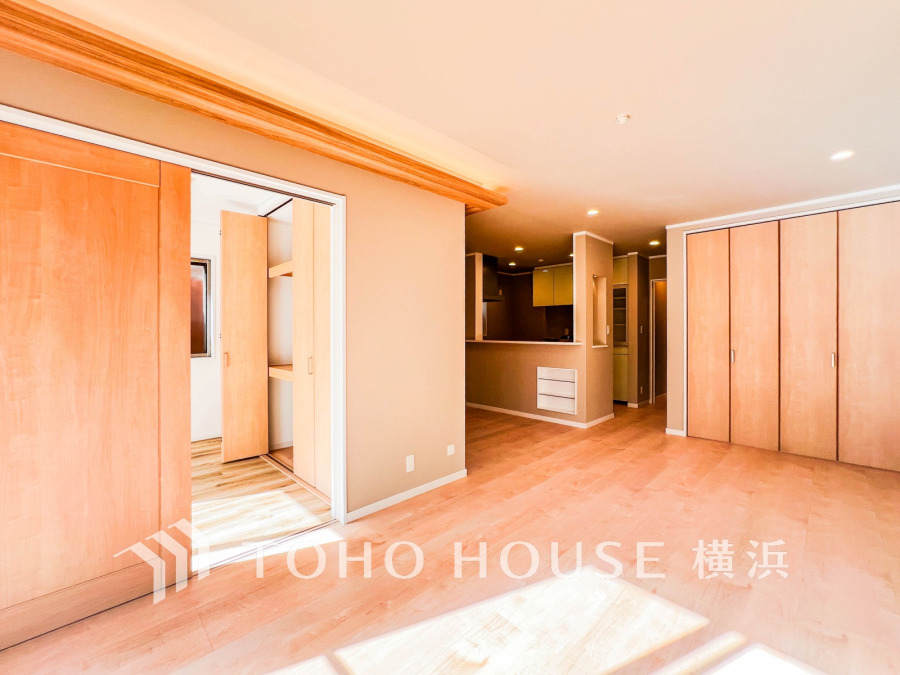 ご家族やお友達との時間など、多くの時を刻む空間。何気なく過ぎる時でさえも上質なひと時となる快適な空間を目指して。