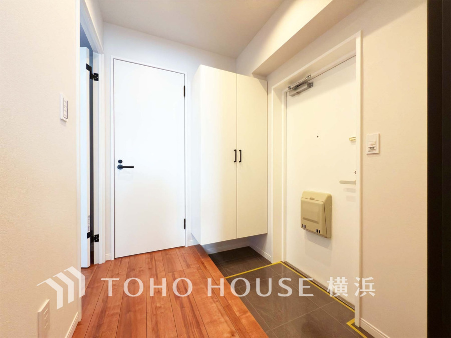 清潔感溢れる玄関がお出迎えする本邸宅の物語は、ここから始まる日常を期待させます。この場所には「希望」と「優越」で包み込んでくれる「特別」な空間があります。