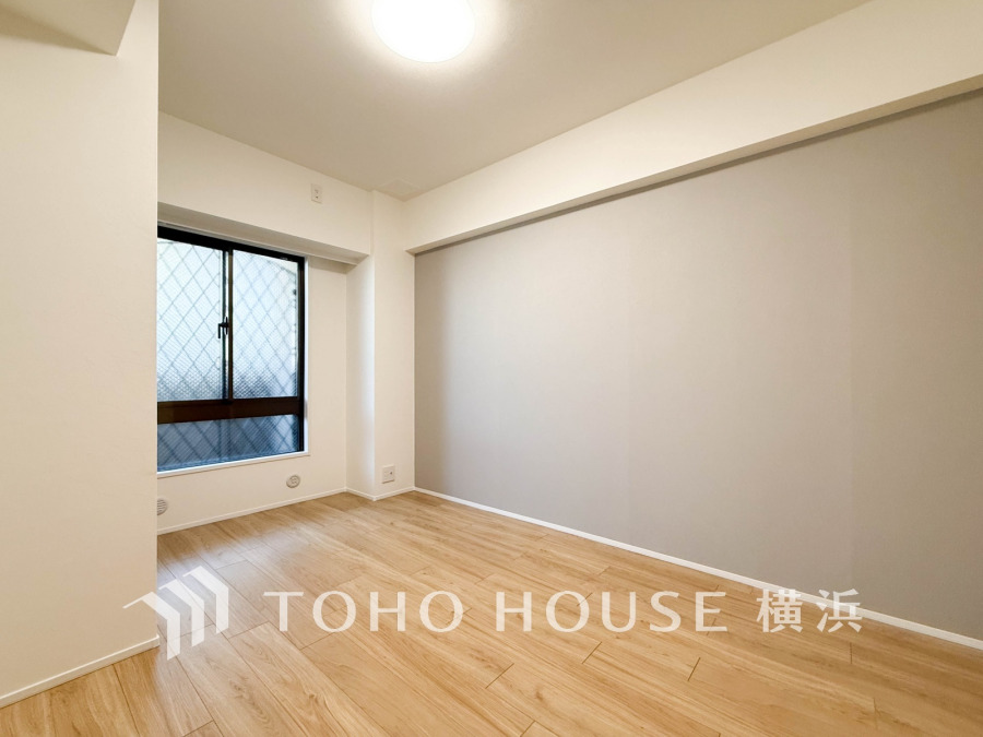 大きな窓からは快適な光を取り入れ、通気性能を上げる事で居心地の良い空間を演出します。多くの時間を過ごす住まいだからこそ、いつも快適な場所であるように心掛けています。