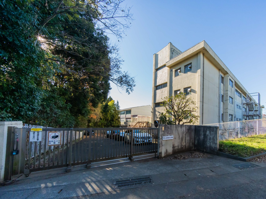 横浜市立上菅田笹の丘小学校　約270ｍ