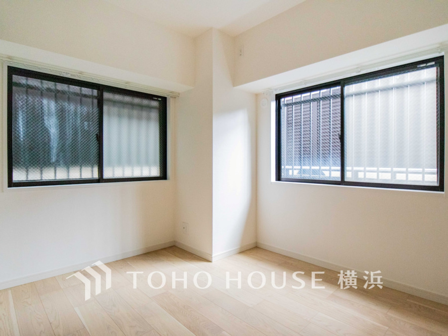 1日の疲れを癒し、心地よく寛げるようゆったりとした広さを確保しています。プライベートタイムをより優雅に穏やかに…。落ち着いた雰囲気を紡ぎます