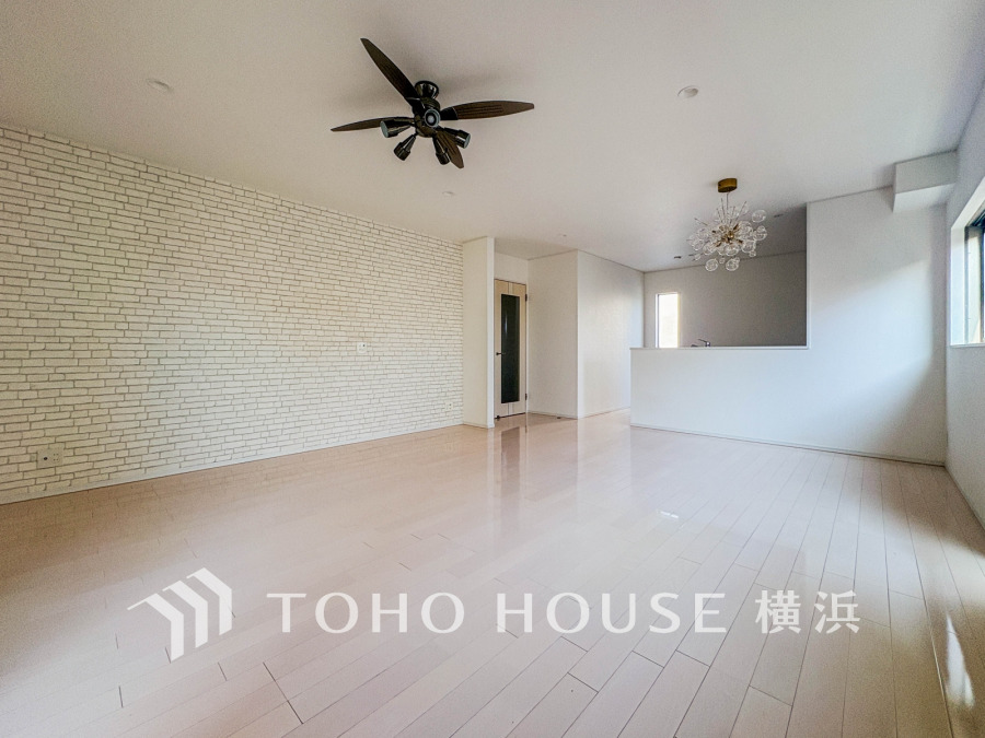 20帖のLDKは広々した大空間。家族やお客様との時間など、多くの時を刻む空間。何気なく過ぎる時でさえも上質なひと時となる快適な空間を目指して。