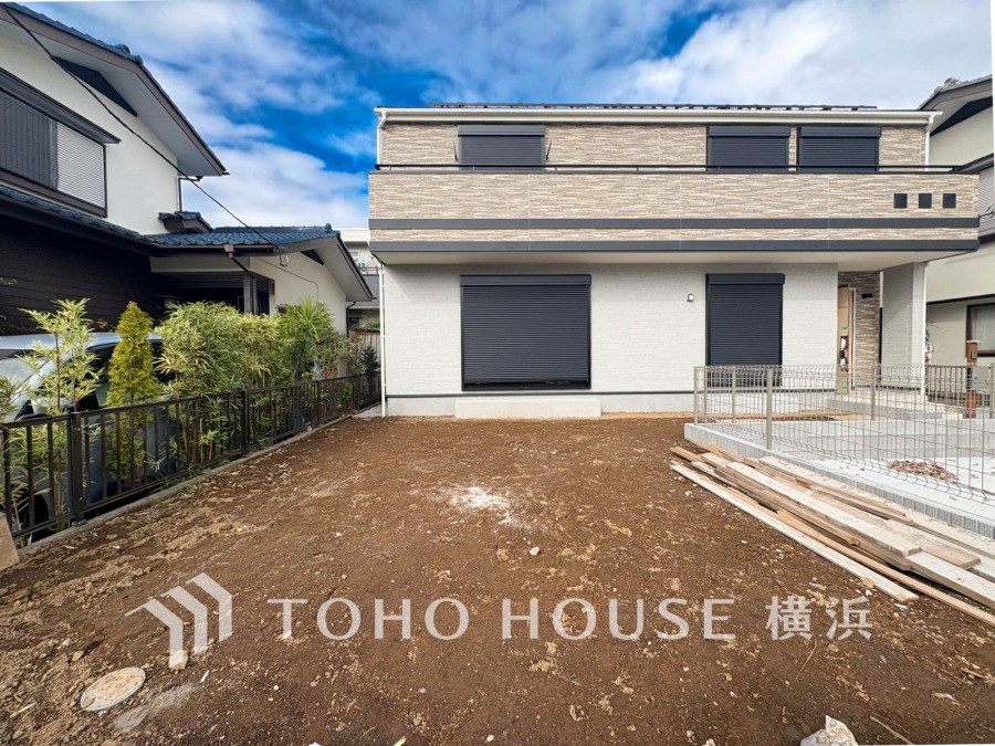 庭付き戸建という名にふさしいほど大きなお庭です。これだけの大きさがあれば花壇、家庭菜園、お子様の遊び場等、自由自在に利用できそうですね。