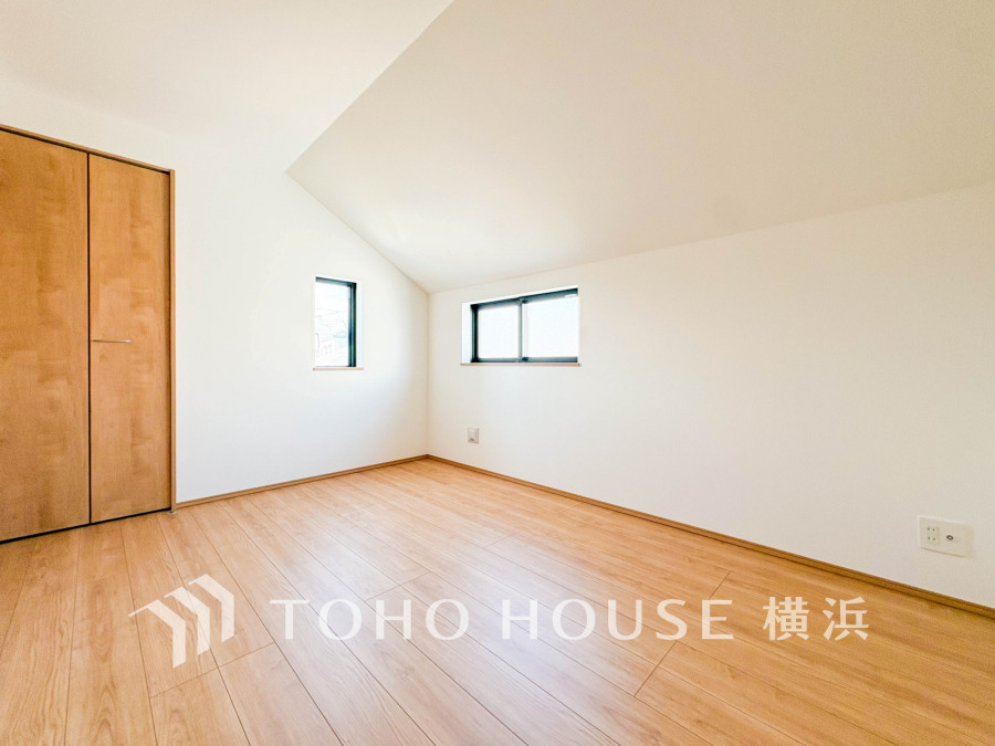 家族一人ひとりの大切なプライベート空間。趣味・感性で自由に演出できるよう、シンプルに仕上げた空間。暮らし心地を大きく左右する収納を、適材適所に配置し、使い勝手にも考慮しました。