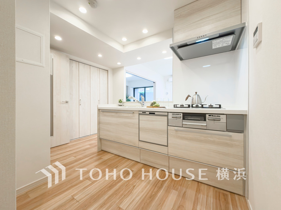 長い時間滞在するキッチンだからこそ、食事の準備を楽しい時間に、忙しい時でもスムーズに無駄なく作業できる、お手入れも簡単にできるなど、毎日を楽しくするキッチンスペースに仕上げました。