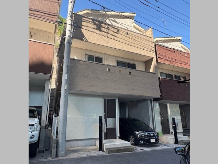 爽やかな青空の下に贅沢なほどに降り注ぐ陽光、豊かな居住性と、クオリティが見事に調和した住空間は、住まうことの喜びを感じさせてくれます。 