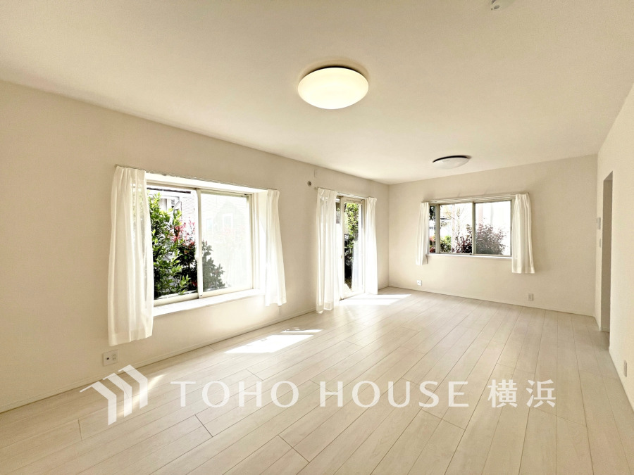 太陽の恵みを受けた明るい空間。吹きぬける風を感じながら爽やかで風通しの良い暮らしが叶います。
