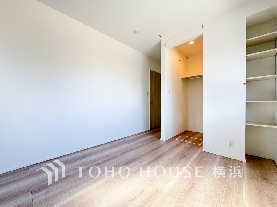 家族一人ひとりの大切なプライベート空間。趣味・感性で個性的に飾って頂けるようシンプルに仕上げてあります。自分時間を充実させながら心豊かなひとときを過ごすための大切な空間。