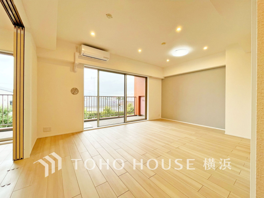 太陽の恵みを受けた明るい空間。吹きぬける風を感じながら爽やかで風通しの良い暮らしが叶います。
