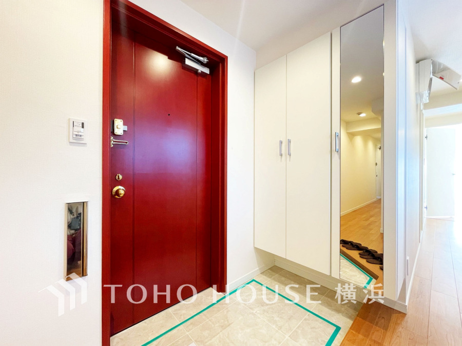 ご家族の帰り、訪れる方を優しく迎え、やすらぎに満ちた生活空間を予感させる。健やかな暮らしを楽しめそう。