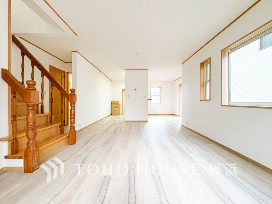 家族と過ごすひと時を溢れる光が優しく包み込むリビングダイニング。家族とともに、心穏やかに過ごすひととき。家族との時間、自分の時間を大切にできる空間がここにあります。