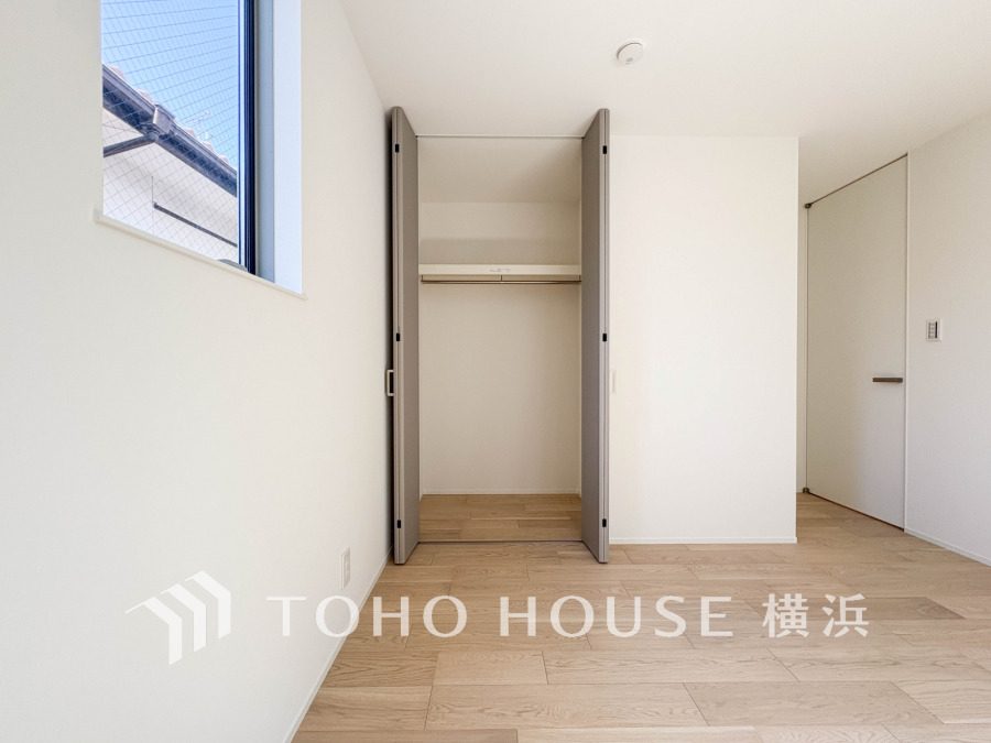 快適に過ごす条件は、一人ひとり違います。飾リ過ぎないシンプルな内装と偏り過ぎないデザインで統一しております。居住していく中でオーナー様だけの【マイホーム】に創り上げて下さい。