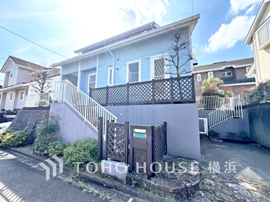 閑静な住宅街に佇む邸宅。ゆとりある住空間を確保した4LDKのお住まい。
