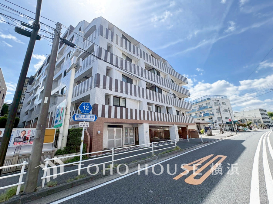 陽射しを受けて輝く時間、街灯に照らし出される夕暮れ時。様々なシーンで違った魅力的な表情を見せてくれます。住まう方のプライドを満たすクオリティを備えています。