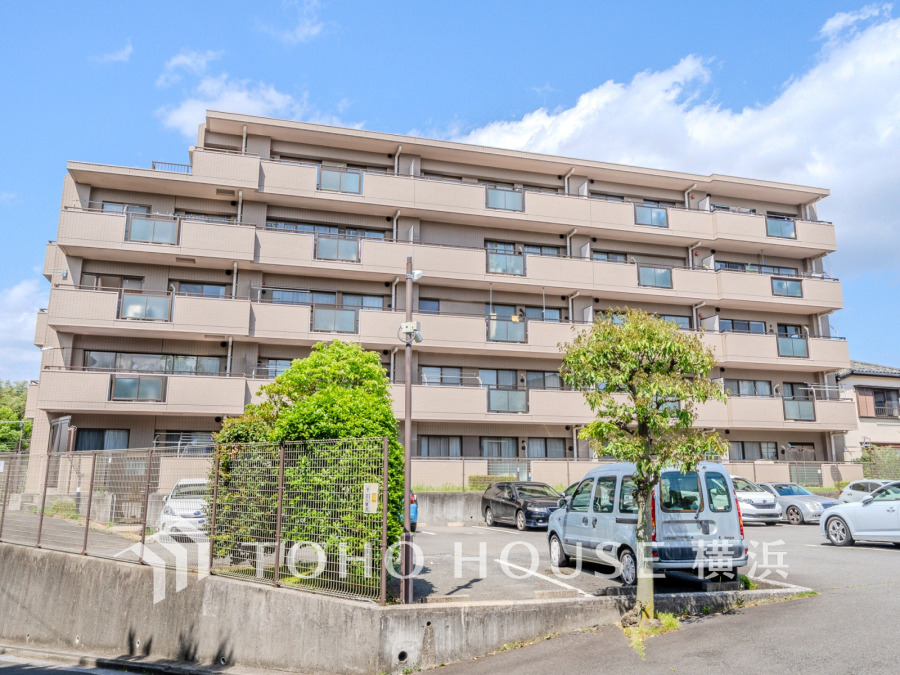 爽やかな青空の下に贅沢なほどに降り注ぐ陽光、豊かな居住性と、クオリティが見事に調和した住空間は、住まうことの喜びを感じさせてくれます。 
