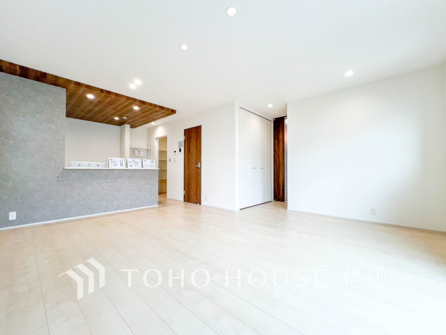 一日の中で多くの時間を過ごすことになる住まいだからこそ、いつも穏やかな空間であるように心掛けています。構成する建材などへの配慮が、住まう方の健康を守ります。