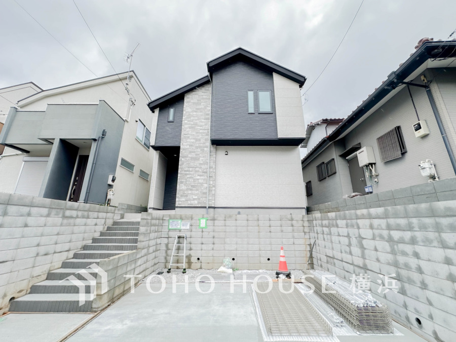 閑静な住宅街に佇む邸宅。ゆとりある住空間を確保した4LDKのお住まい。
