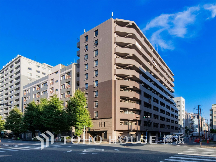 爽やかな青空の下に贅沢なほどに降り注ぐ陽光、豊かな居住性と、クオリティが見事に調和した住空間は、住まうことの喜びを感じさせてくれます。