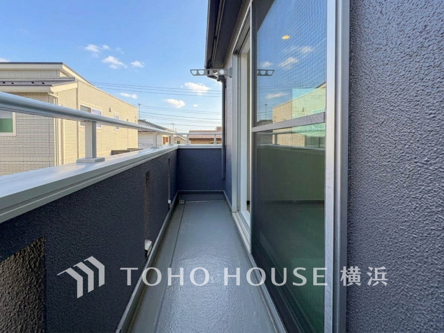 気持ちのいい空が見渡せるバルコニー。爽やかな風を感じて、心躍る素敵な暮らしがはじまります。
