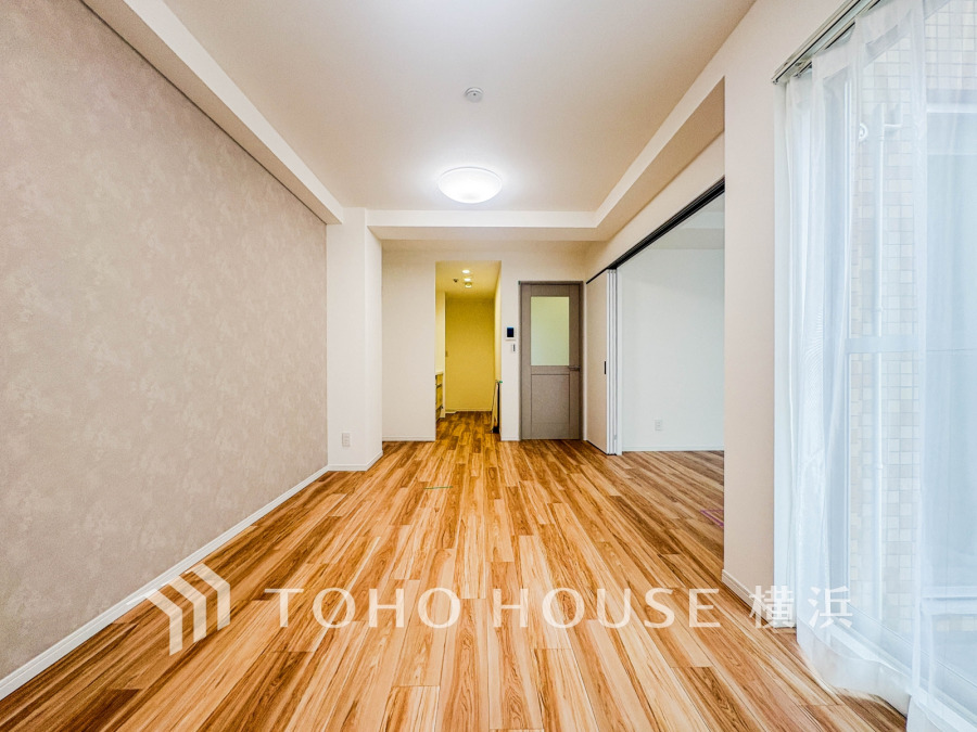 家族みんなが爽やかに健やかに過ごせるように、溢れる光をたっぷり取り込んだリビングダイニング。集いの場、憩いの場としての快適性を求めたやすらぎの空間です。