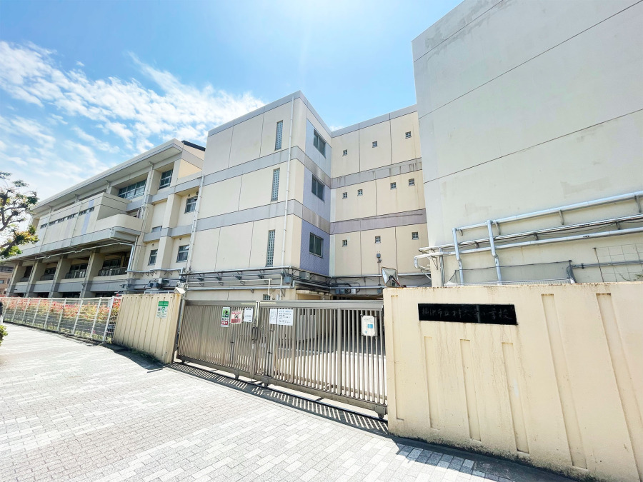 横浜市立神大寺小学校まで　約1100ｍ
