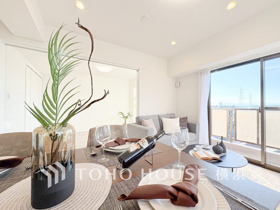 太陽の恵みを受けた明るい空間。吹きぬける風を感じながら爽やかで風通しの良い暮らしが叶います。
