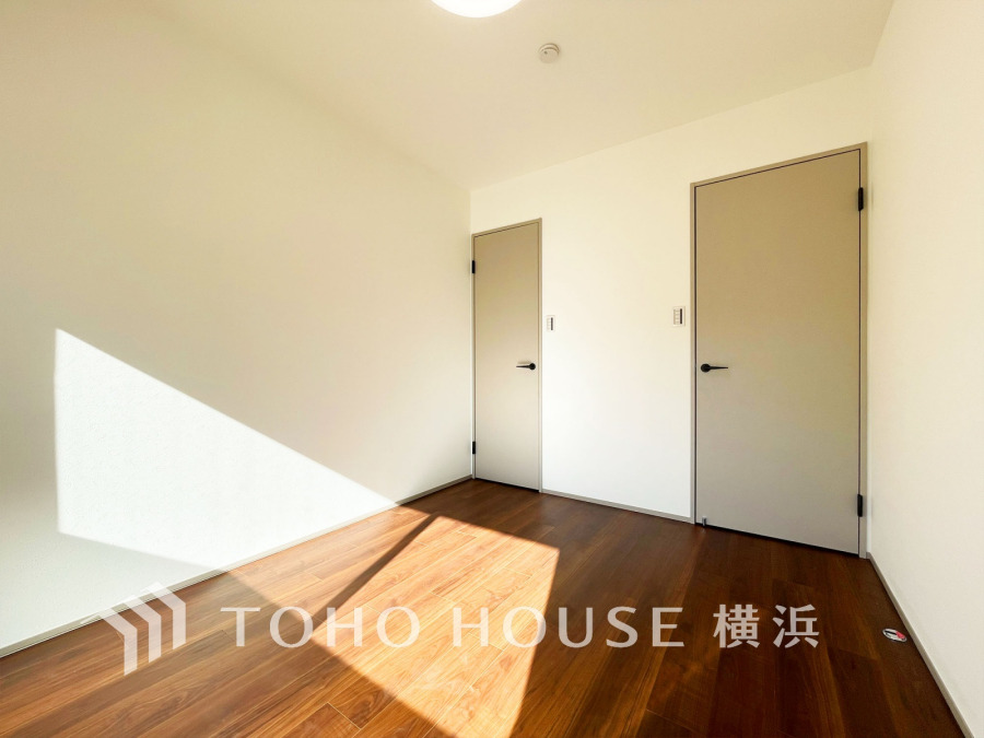 1日の疲れを癒し、心地よく寛げるようゆったりとした広さを確保しています。プライベートタイムをより優雅に穏やかに…。落ち着いた雰囲気を紡ぎます。