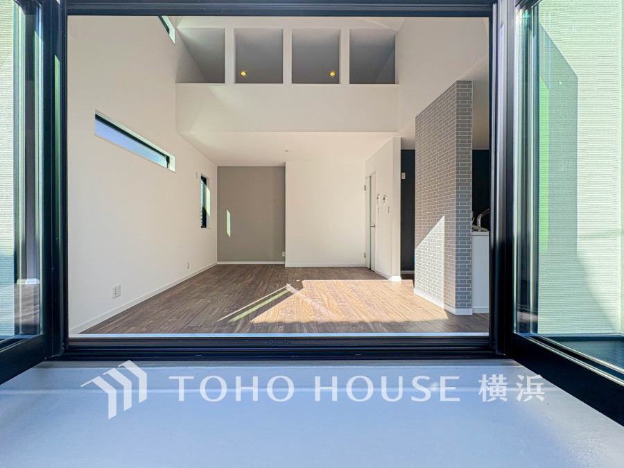 一日の中で多くの時間を過ごすことになる住まいだからこそ、いつも穏やかな空間であるように心掛けています。構成する建材などへの配慮が、住まう方の健康を守ります。