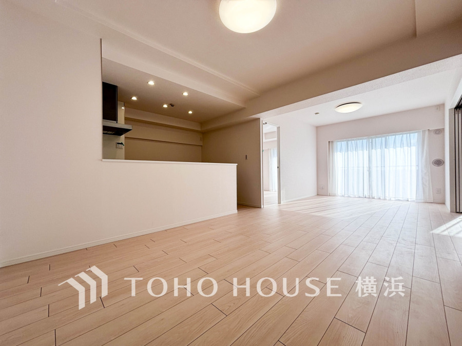 太陽の恵みを受けた明るい空間。吹きぬける風を感じながら爽やかで風通しの良い暮らしが叶います。
