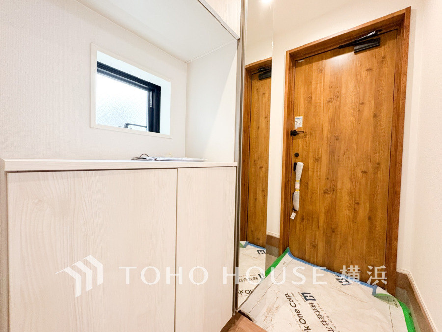 居住者の帰り、訪れる方を優しく迎え、やすらぎに満ちた生活空間を予感させる。健やかな暮らしを楽しめそう。