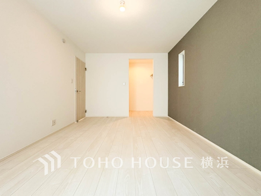 穏やかな風と陽光を導き、プライバシーに配慮された設計プランを採用し、居住性を一段と心地よいものにしています。明るく開放的な空間を演出しております。