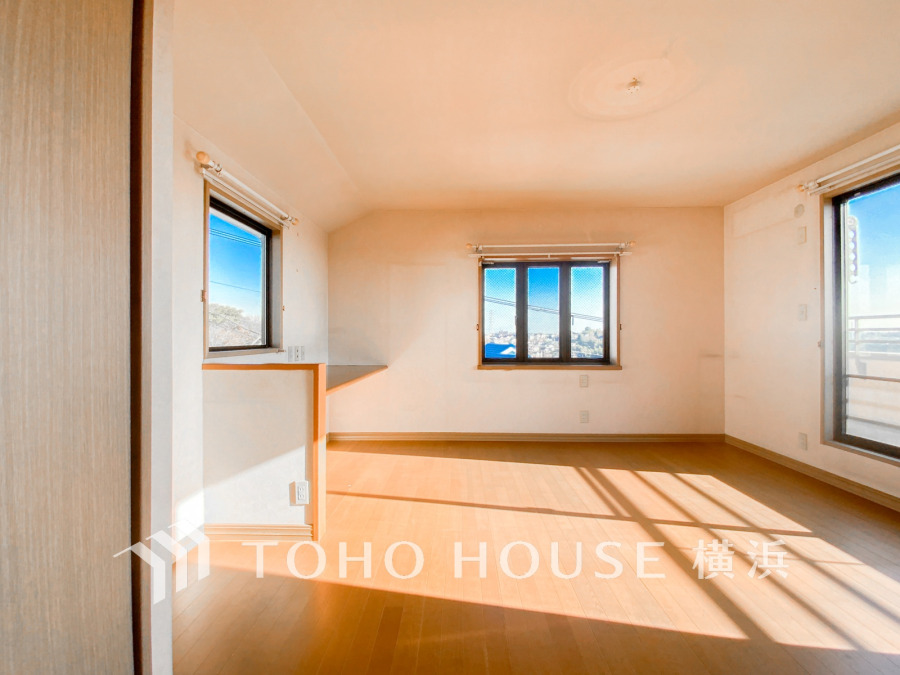 陽光に愛され、環境に恵まれ、家族に包まれた邸宅は、どんなに月日が経っても色褪せる事なく【オンリーワン】に輝き続けます。