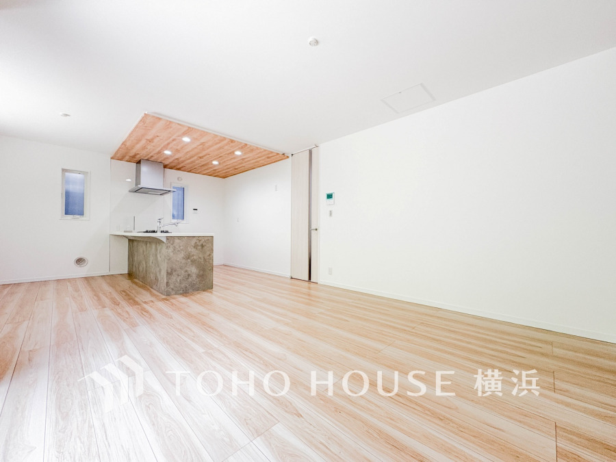 ご家族やお客様との時間など、多くの時を刻む空間。何気なく過ぎる時でさえも上質なひと時となる快適な空間を目指して。