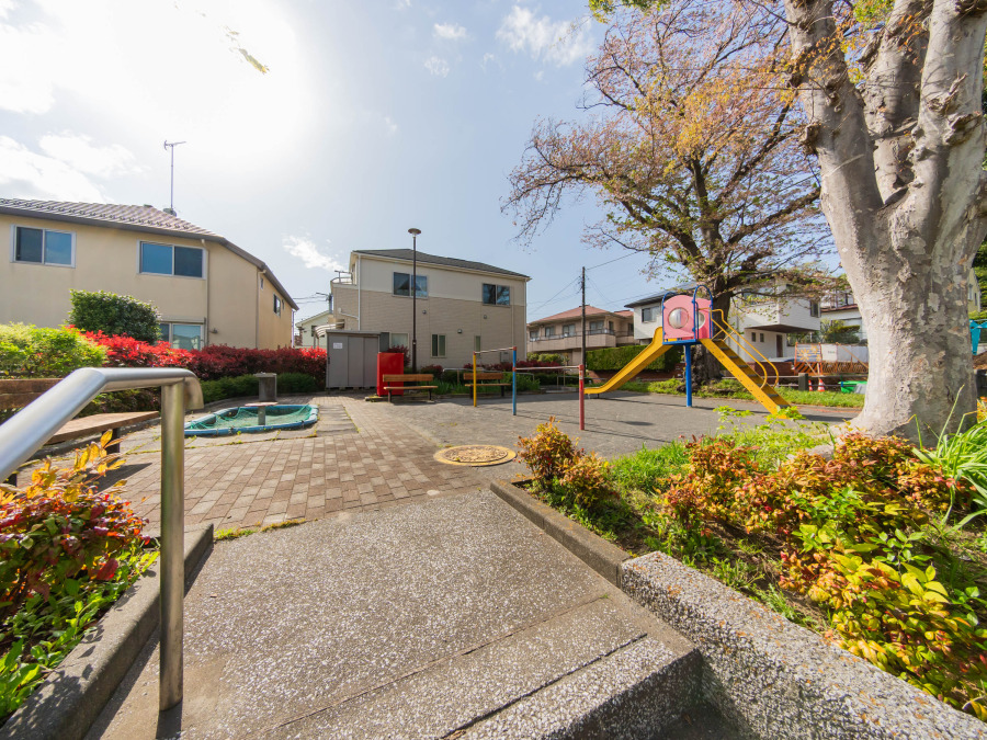戸塚町南第三公園まで　約650ｍ