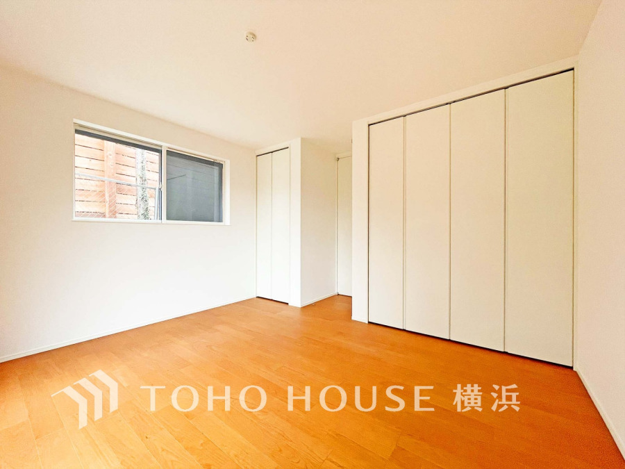 過ぎ行く時間をゆったりと感じることができる落ちついたプライベートルーム。リビングで楽しく過ごした後はゆっくり寛ぎの時間を満喫できます。静かな環境でリラックスタイムを愉しんで。