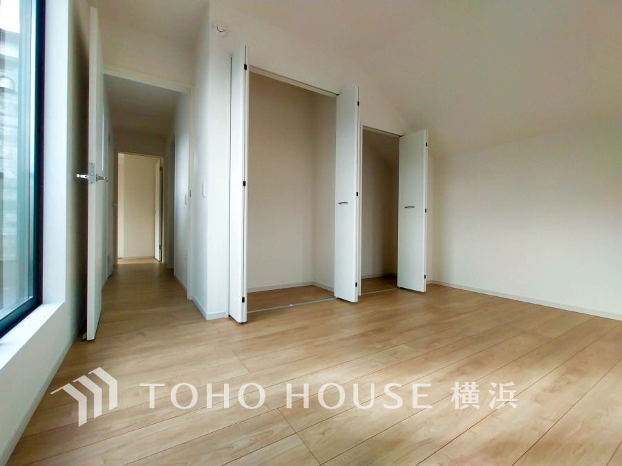 過ぎ行く時間をゆったりと感じることができる落ちついたプライベートルーム。リビングで楽しく過ごした後はゆっくり寛ぎの時間を満喫できます。静かな環境でリラックスタイムを愉しんで。