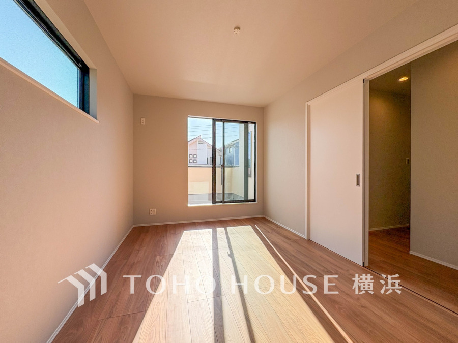 家族一人ひとりの大切なプライベート空間。趣味・感性で個性的に飾って頂けるようシンプルに仕上げてあります。自分時間を充実させながら心豊かなひとときを過ごすための大切な空間。