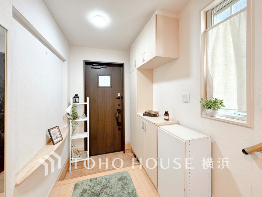 居住者の帰り、訪れる方を優しく迎え、やすらぎに満ちた生活空間を予感させる。健やかな暮らしを楽しめそう。