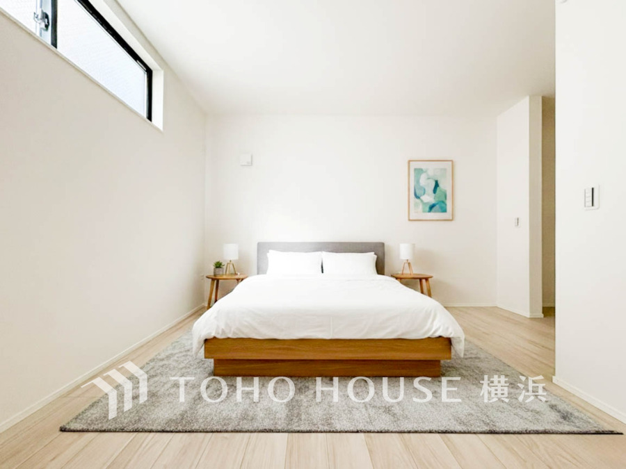 穏やかな寛ぎを届ける上質仕様のゆとりあるお部屋。自分時間を充実させながら心豊かにできるプライベート空間。（家具はAi加工です）