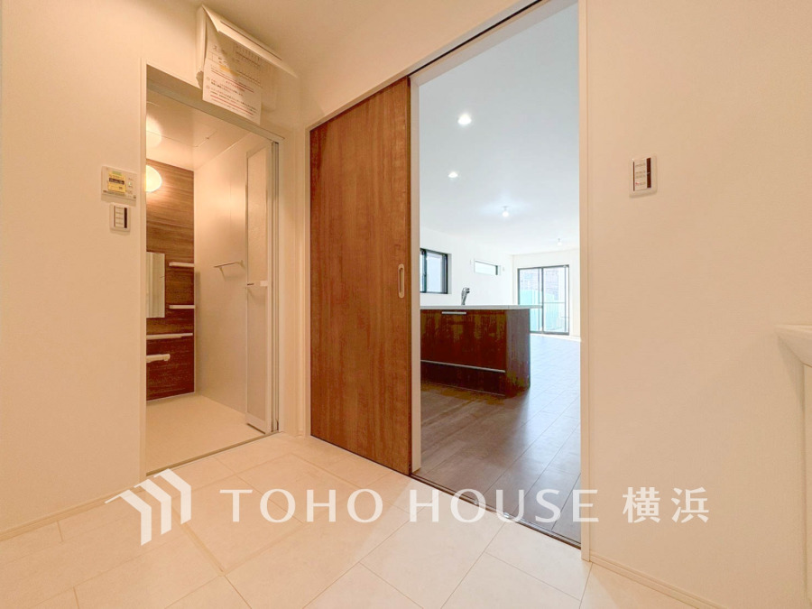 一日の始まりと終わりを心地よく演出してくれる、多彩な機能が備えられたパウダールーム。心地よいリフレッシュ空間です。