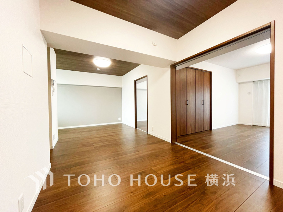 ご家族やお友達との時間など、多くの時を刻む空間。何気なく過ぎる時でさえも上質なひと時となる快適な空間を目指して。