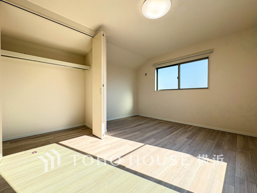 採光もアクセントの一つとして。プライベートルームにはやさしい光が射し込んでいて、この明るい好みの空間で読書をしたり、音楽を聞いたりと一人の時間も充実したものにできます。