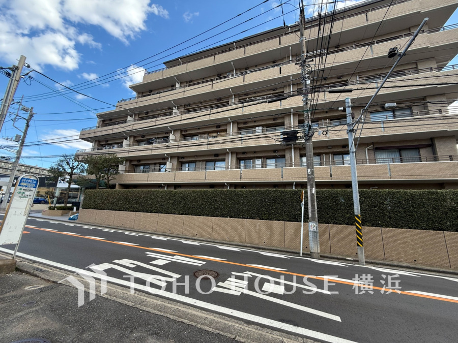 街に溶け合う美しい景観を生み出しているにも関わらず、採光や風通しを考えて設計された間取り。外観だけでなく、そこに住まうご家族の心地よさが最優先されますように。 