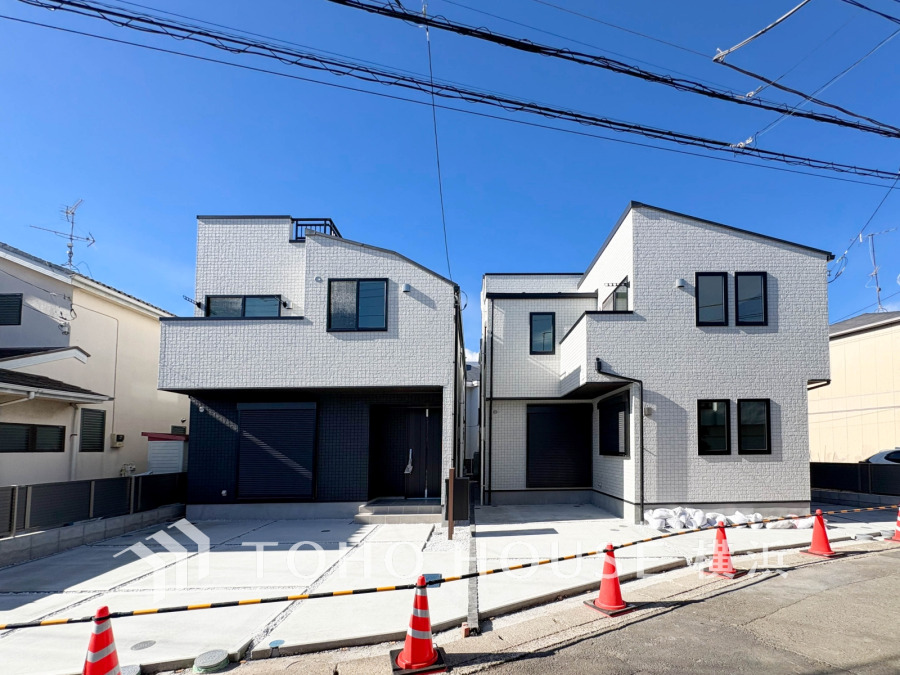 ふりそそぐ陽射しと開放的な空間形成。青空を背景に更なる美しさを醸す佇まい。暖かな陽光と爽やかな風がハーモニーを奏でる上質な空間を愉しむ暮らしがここにある。