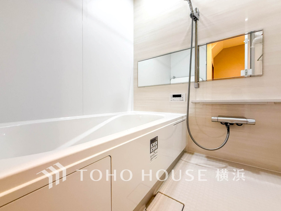 掃除のしやすさ・収納の便利さなど、おふろを使う人、お手入れする人、みんなにとっての「しあわせ性能」を追求したバスルームを採用いたしました。