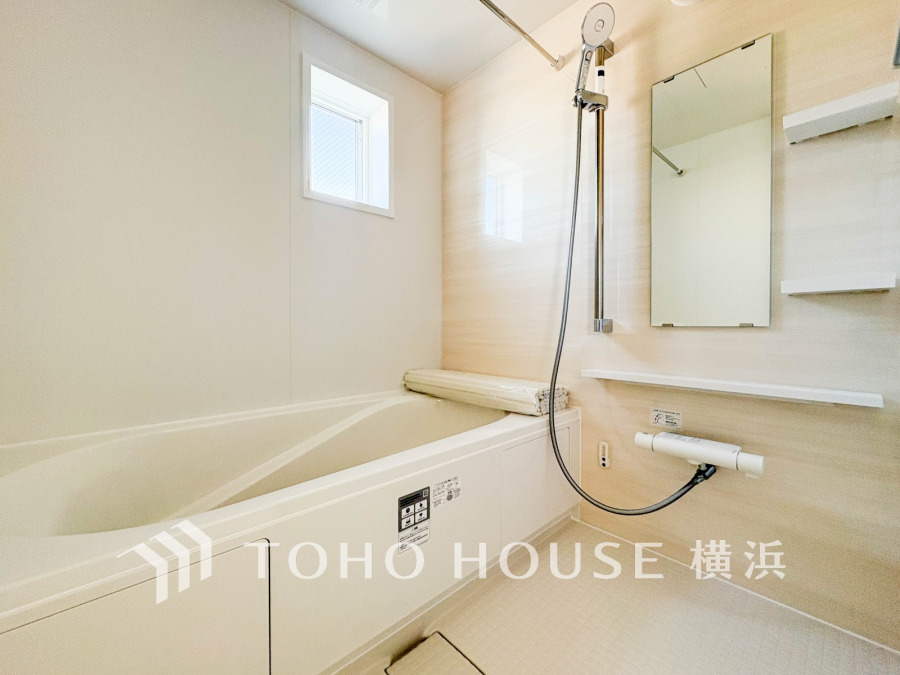 掃除のしやすさ・収納の便利さなど、おふろを使う人、お手入れする人、みんなにとっての「しあわせ性能」を追求したバスルームを採用いたしました。