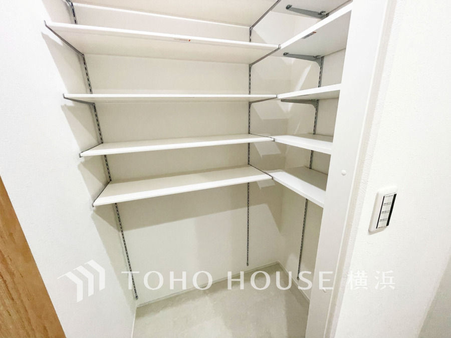 収納力の豊富なシューズインクローゼットを設置した玄関。