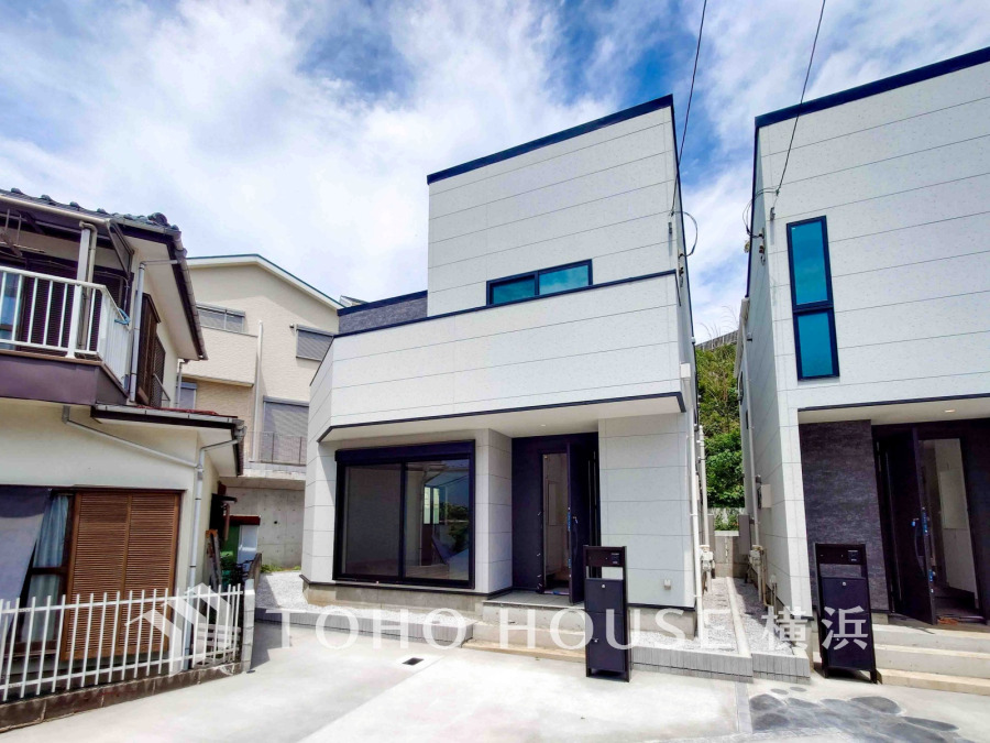 穏やかな風と陽光を導き、プライバシーに配慮された設計プランを採用し、居住性を一段と心地よいものにしています。周辺環境とのコラボレーションにより明るく開放的な空間を演出。